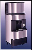 Manitowoc QD-0272A - Undercounter Cube Ice Machine - Compact 280 lb.  Production, 100 lb. Storage Capacity